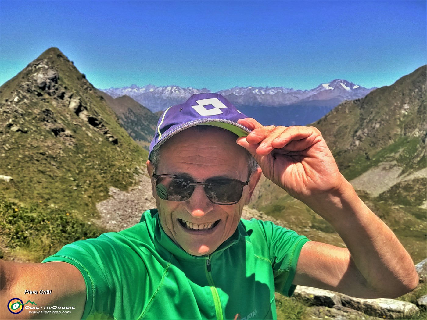 03 Alla Bocchetta di Budria (2116 m) con Pizzo del Vento  a sx e Alpi Retiche sullo sfondo.jpg